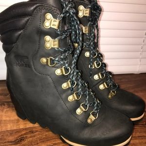 Sorel conquest wedge boots BRAND NEW